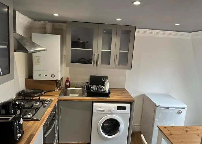 1 Bedroom Studio London S8